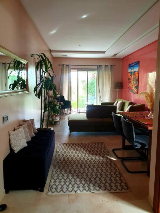 Very Charming Home, Garden, Great Location, Golf View & Direct Access Pool Apartment *